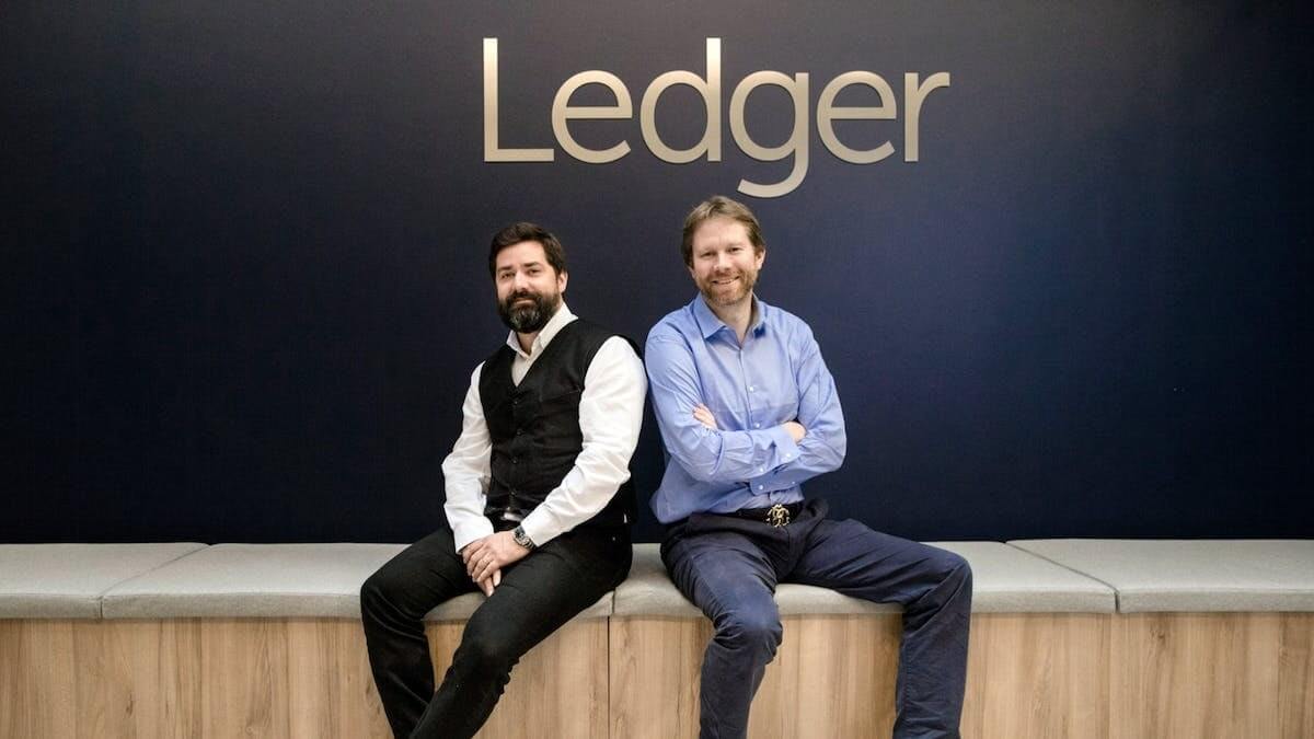 Pascal Gauthier (esquerda), presidente da Ledger e Eric Larcheveque (direita), CEO da Leger.