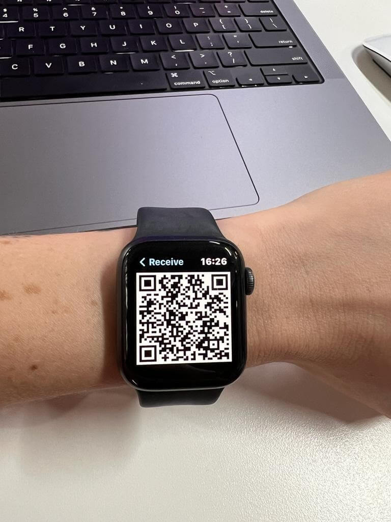 QR Code para recebimento de Bitcoin, gerado diretamente pelo Apple Watch