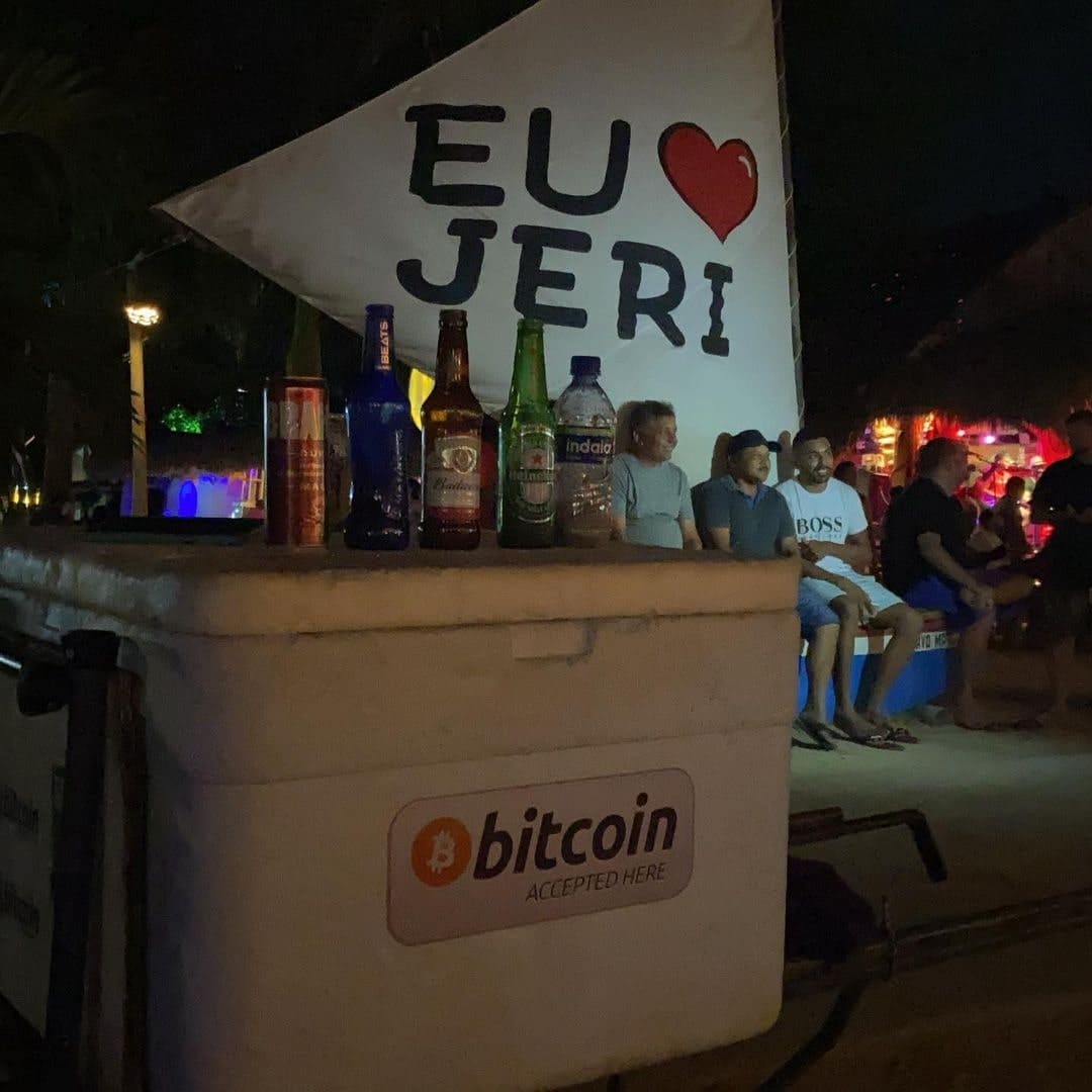 Um bar/pub que aceita Bitcoin como forma de pagamento em Jericoacoara